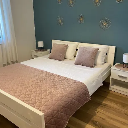 Dino Apartmán *